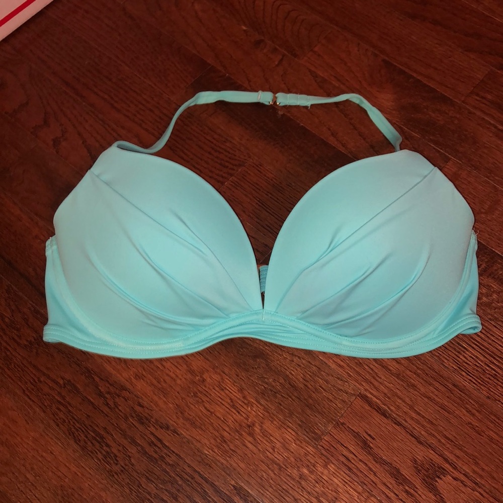 34D Victoria’s Secret swimsuit top